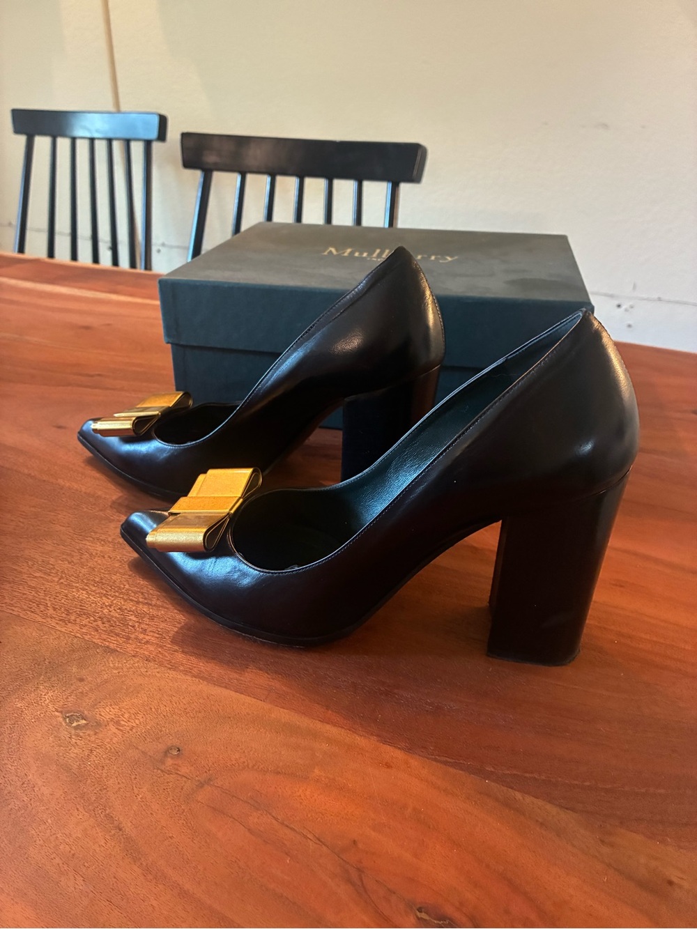 Mulberry Black Pointed Leather Pumps with Gold Bow - Picture 4 of 7